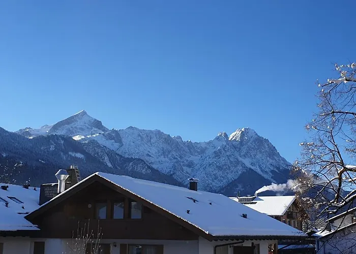 Bunter Hirsch Ferienwohnung im Garmischer Zentrum