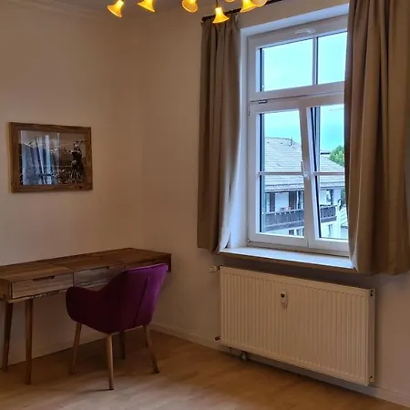 Bunter Hirsch Ferienwohnung Im Garmischer Zentrum Eksteriør billede