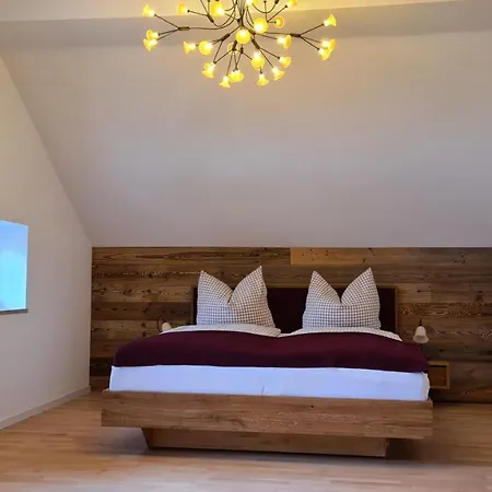 Bunter Hirsch Ferienwohnung Im Garmischer Zentrum Eksteriør billede