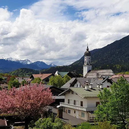 Bunter Hirsch Ferienwohnung Im Garmischer Zentrum Eksteriør billede
