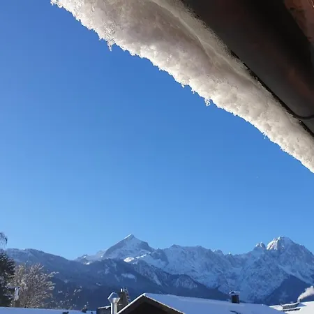 Bunter Hirsch Ferienwohnung Im Garmischer Zentrum Eksteriør billede