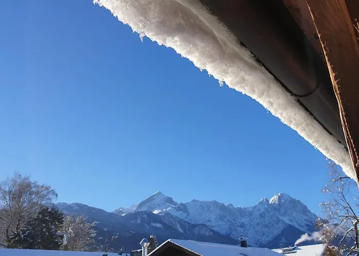 Bunter Hirsch Ferienwohnung im Garmischer Zentrum
