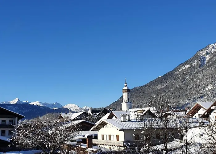 Bunter Hirsch Ferienwohnung im Garmischer Zentrum
